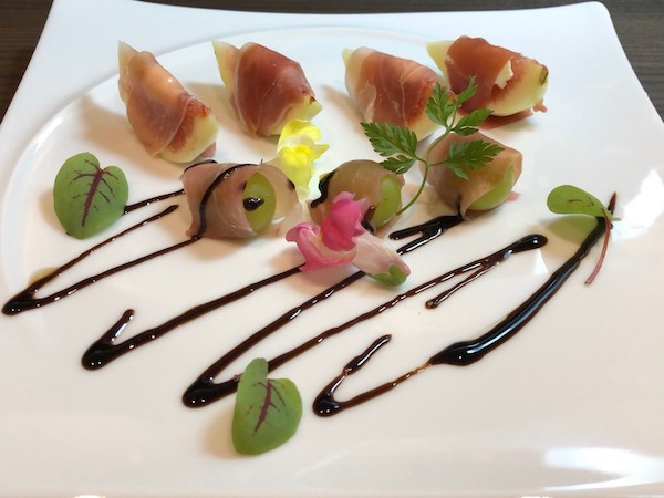 生ハムと季節のフルーツ